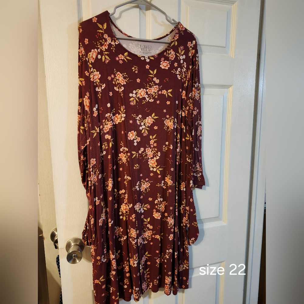 *Last Chance* Burgundy  flowered dress
